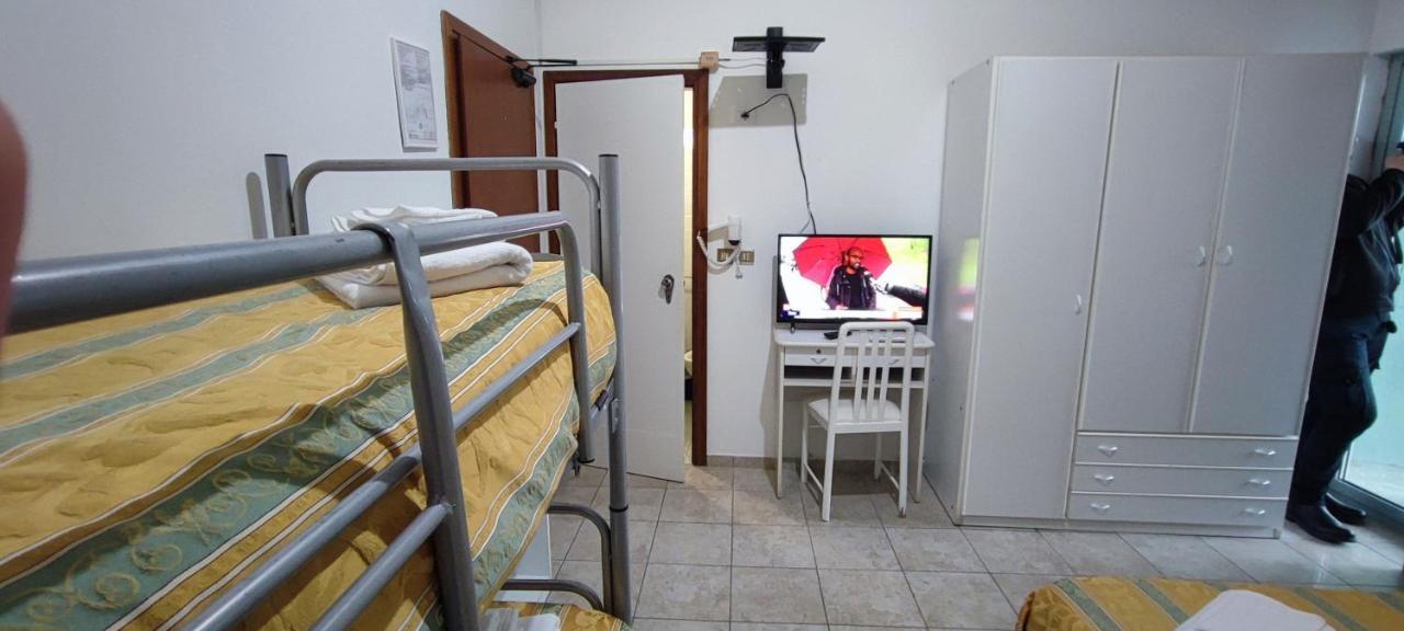 Hotel Zeus Lido Di Classe Room Only Екстериор снимка