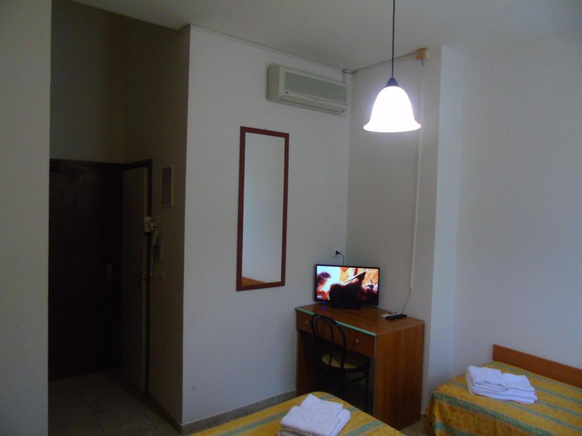 Hotel Zeus Lido Di Classe Room Only Екстериор снимка