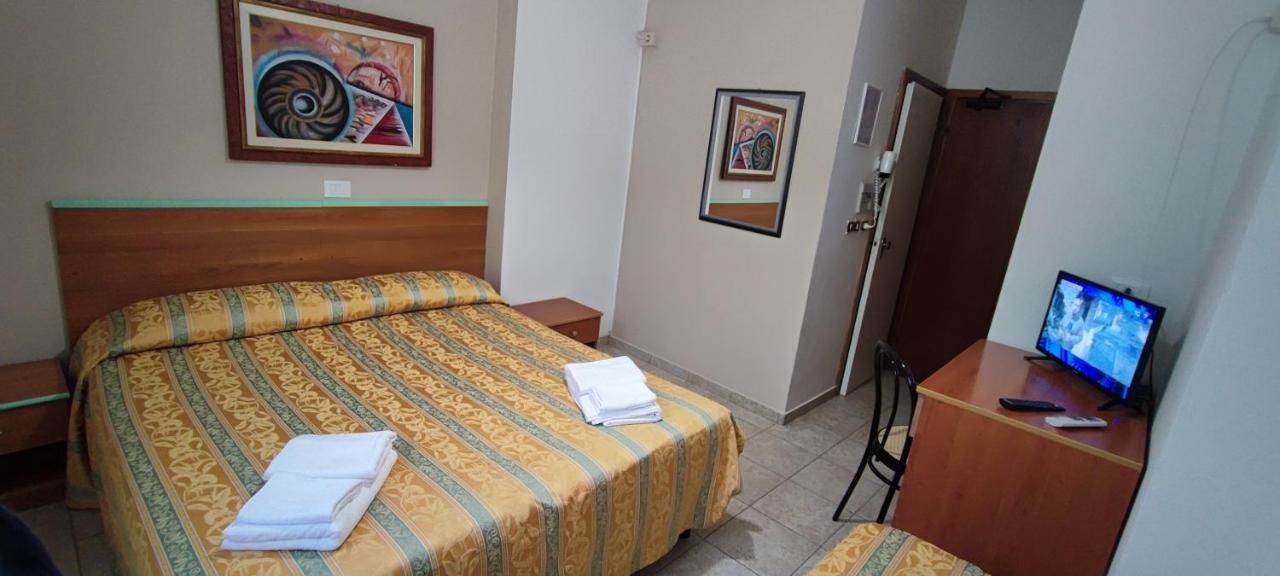 Hotel Zeus Lido Di Classe Room Only Екстериор снимка