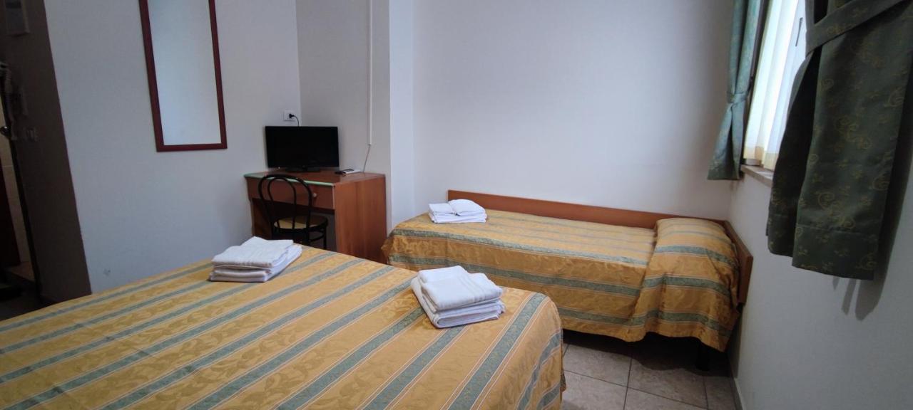Hotel Zeus Lido Di Classe Room Only Екстериор снимка