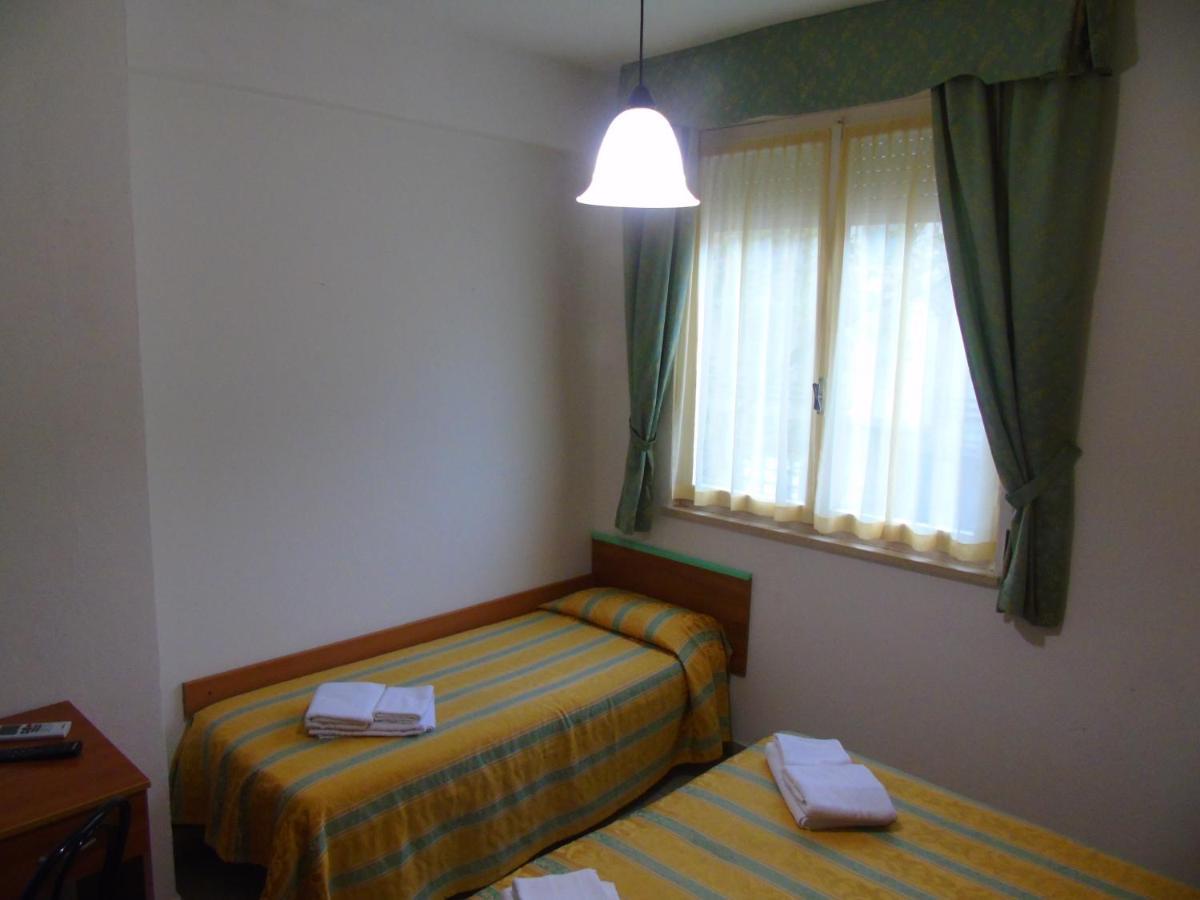 Hotel Zeus Lido Di Classe Room Only Екстериор снимка