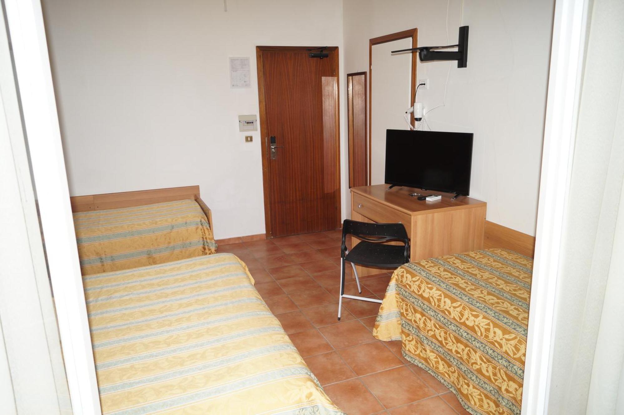 Hotel Zeus Lido Di Classe Room Only Екстериор снимка